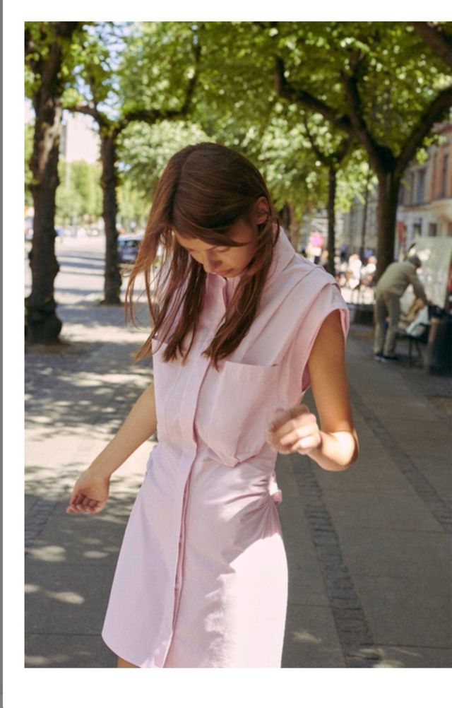 Vestido rosa sin mangas drapeado