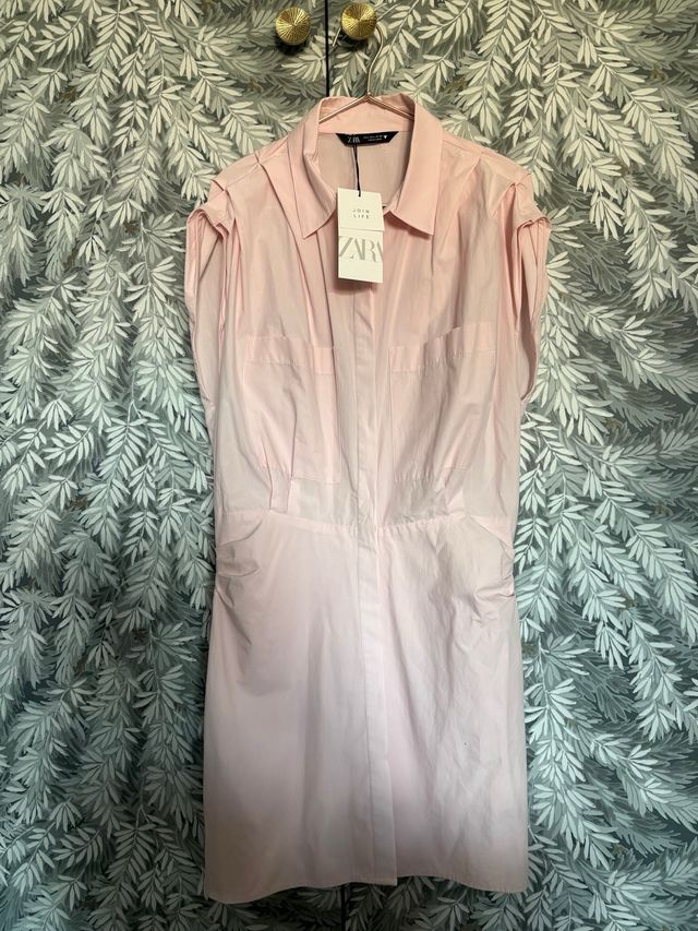 Vestido rosa sin mangas drapeado