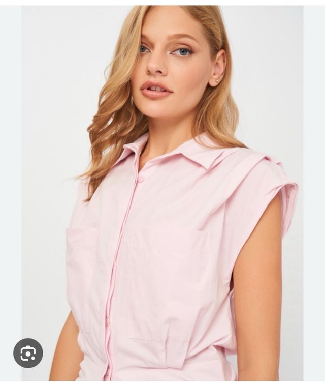 Vestido rosa sin mangas drapeado