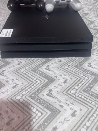 Consola PS4 Pro 1TB + 3 Juegos