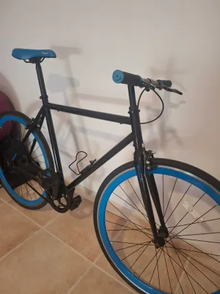 Bicicleta Fixie Negra Ruedas Azules