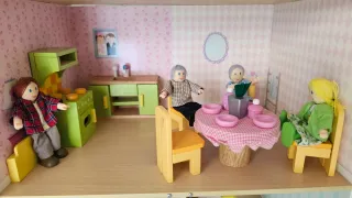 Casita de muñecas de madera nueva