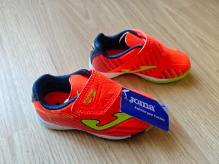 Botas de fútbol Joma niño naranja,talla 24.