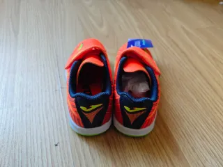 Botas de fútbol Joma niño naranja,talla 24.