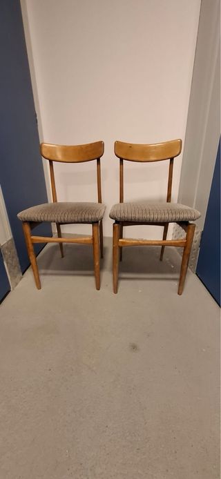 2 sedie danesi vintage in legno e tessuto