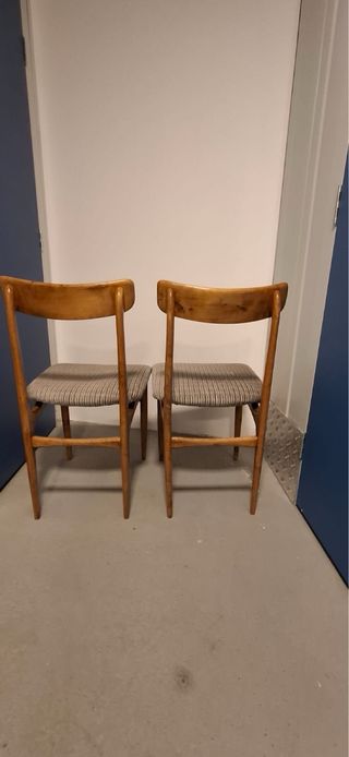 2 sedie danesi vintage in legno e tessuto