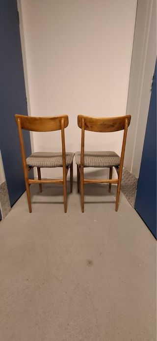 2 sedie danesi vintage in legno e tessuto
