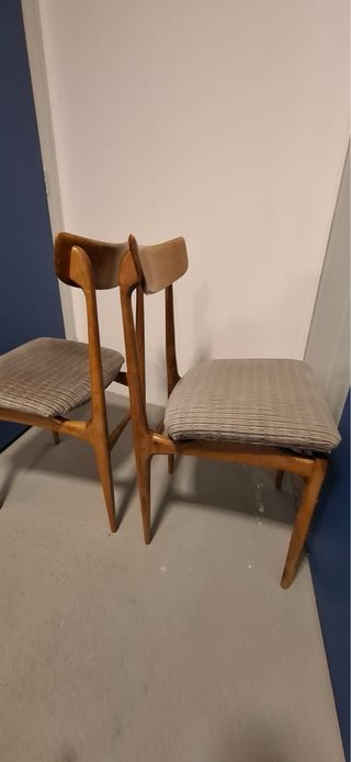 2 sedie danesi vintage in legno e tessuto
