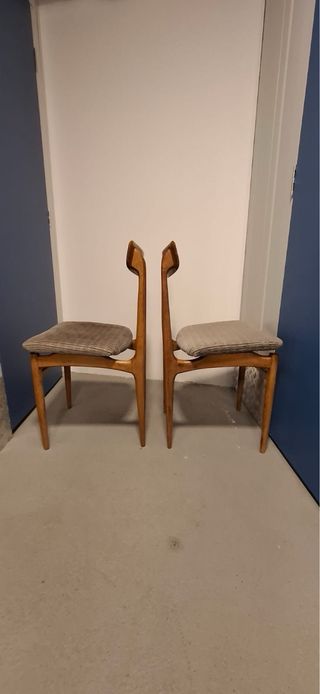 2 sedie danesi vintage in legno e tessuto