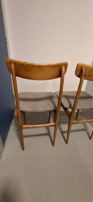 2 sedie danesi vintage in legno e tessuto