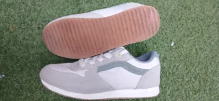 Zapatillas niña grises y blancas