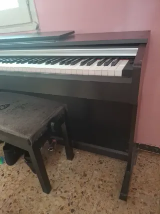 Piano Yamaha Arius
