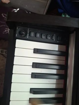 Piano Yamaha Arius