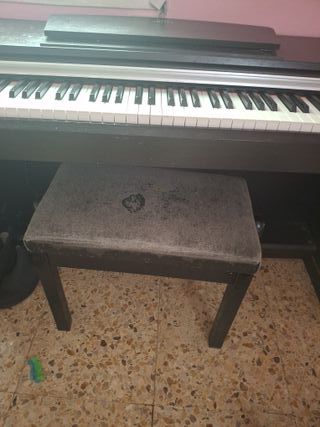 Piano Yamaha Arius