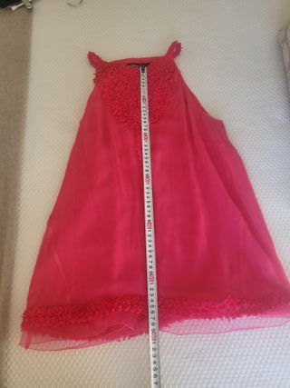 Preciosa blusa de gasa con tirantes y pedrería 