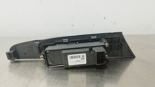 MANDO ELEVALUNAS TRASERO DERECHO MAZDA 3 BERLINA