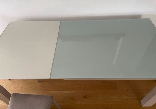 Mesa comedor extensible de cristal templado