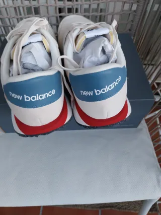 Zapatillas New Balance Beige y Blanco