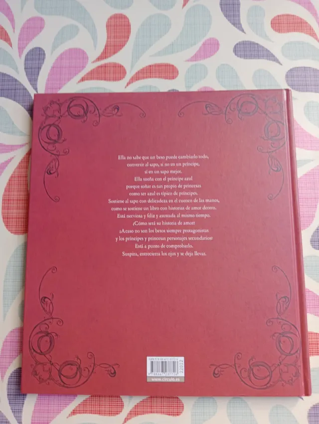 Álbum ilustrado "Besos Que Fueron y No Fueron"