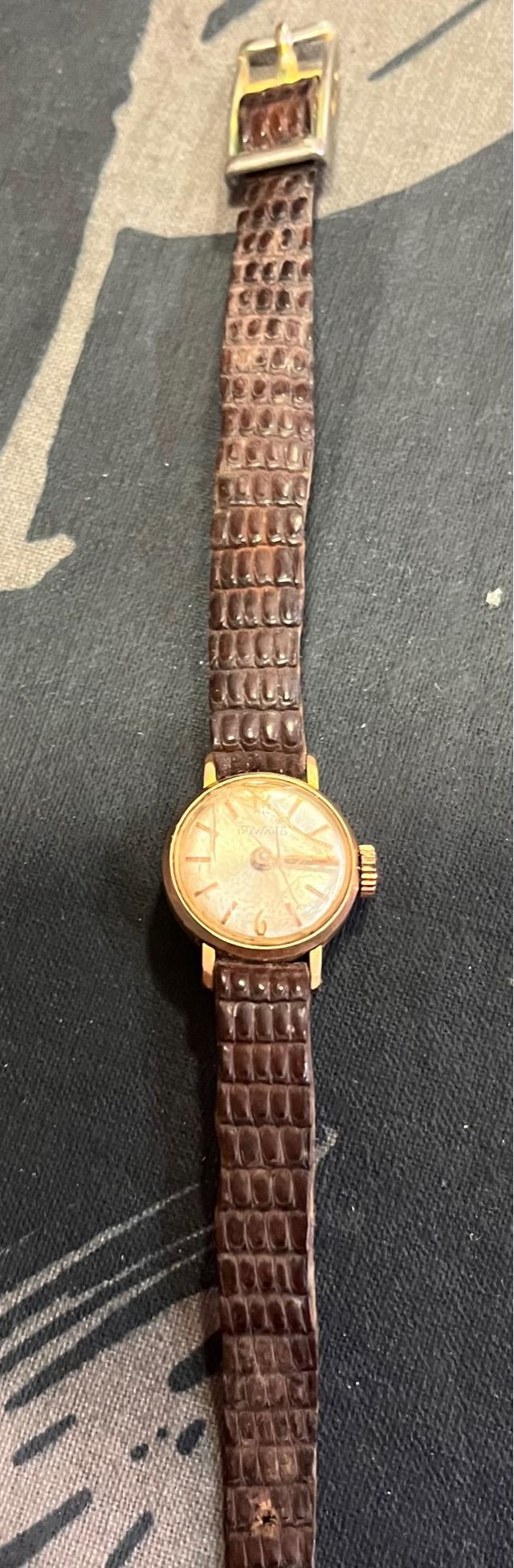 Orologio da ragazza Duward in oro antico