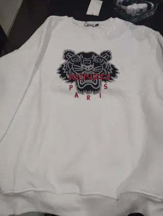 Sudadera Kenzo Blanca con Tigre
Es una xs grande 
