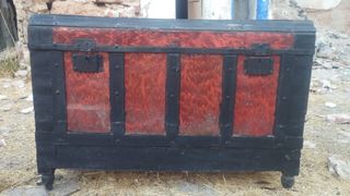 Baúl antiguo de madera