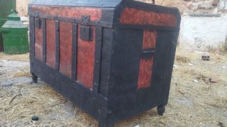 Baúl antiguo de madera