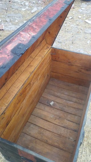 Baúl antiguo de madera