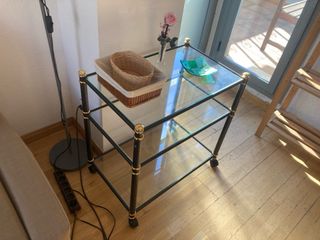Mesa auxiliar cristal y metal con ruedas