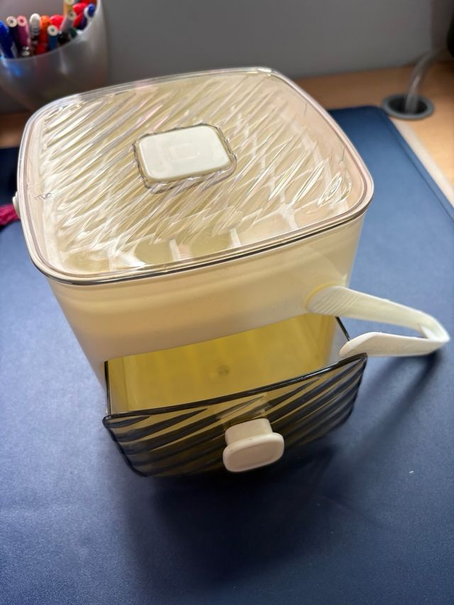 Molde para hacer hielos con depósito y pinzas