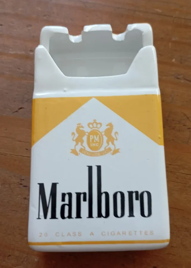 Cinzeiro Marlboro Cerâmica Branco e Amarelo