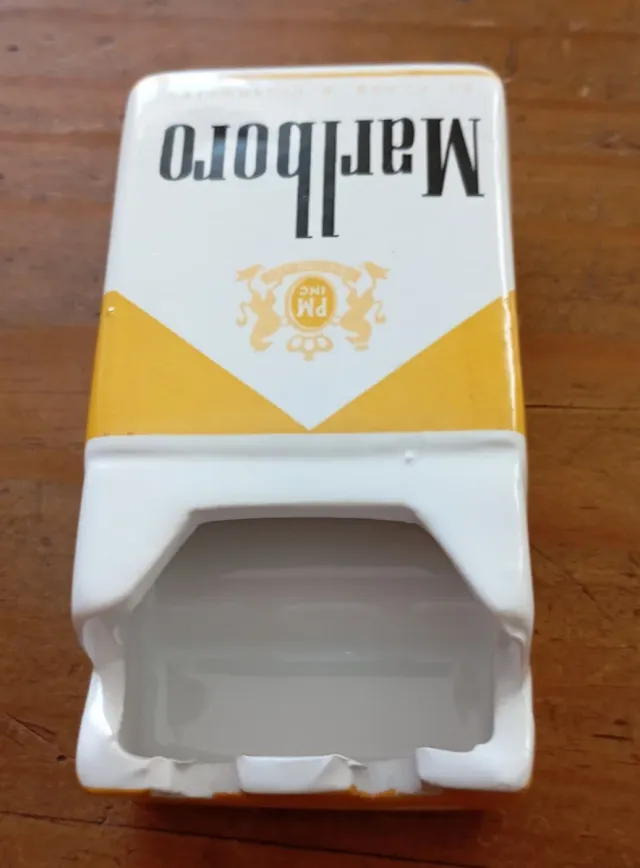 Cinzeiro Marlboro Cerâmica Branco e Amarelo
