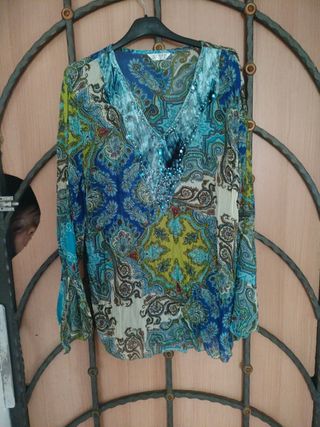 Camicetta etnica fantasia blu e verde