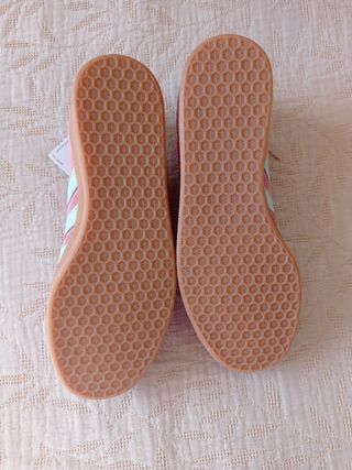 Zapatillas Adidas Gazelle Mujer Rosa y Azul
NUEVAS