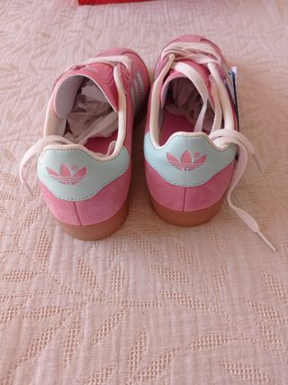 Zapatillas Adidas Gazelle Mujer Rosa y Azul
NUEVAS