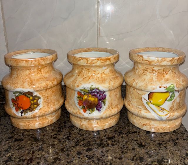 Juego de 3 jarras de cerámica con frutas