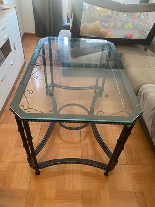 Mesa de forja con tapa de cristal