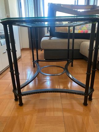 Mesa de forja con tapa de cristal