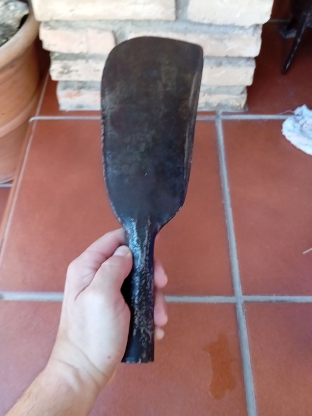 Tajamata antigua de metal