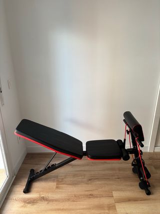 Banco de abdominales con pesas 