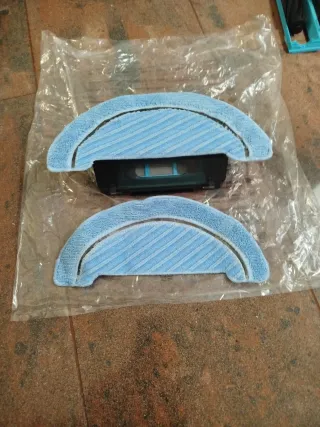 Depósito Cecotec con 2 mopas