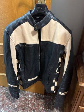 Chaqueta de piel motero con protectores Talla L