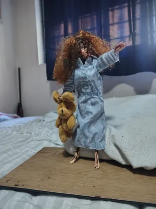 Figura niña zombie 26 cm para figuras 1/6.