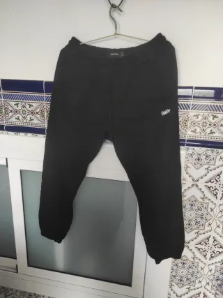 Pantalón chándal negro con logo