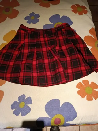 Falda Plisada Cuadros Rojo y Negro