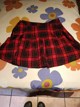 Falda Plisada Cuadros Rojo y Negro