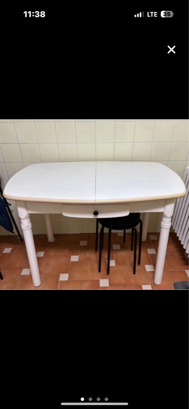 Mesa de cocina blanca de madera