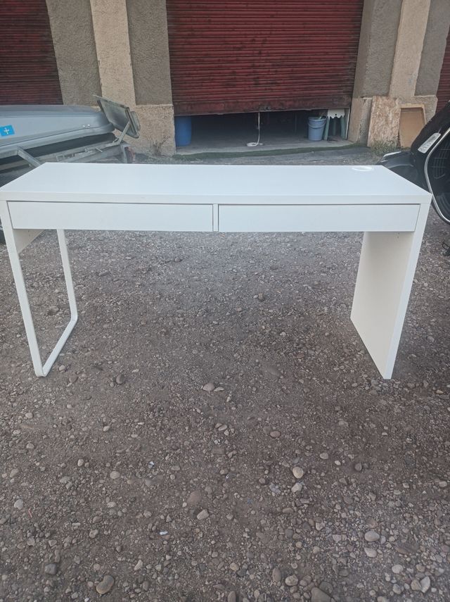 Mesa de estudio blanca