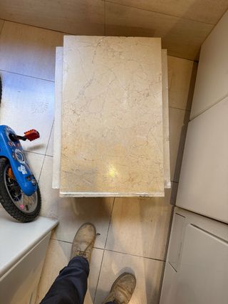 Piezas de mármol blanco