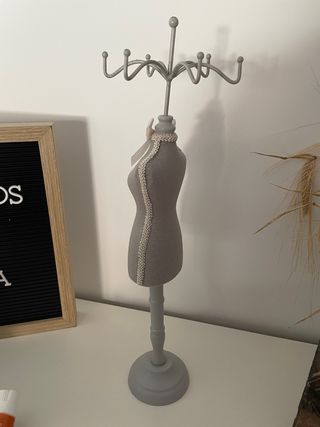 Joyero Maniquí Gris y Blanco